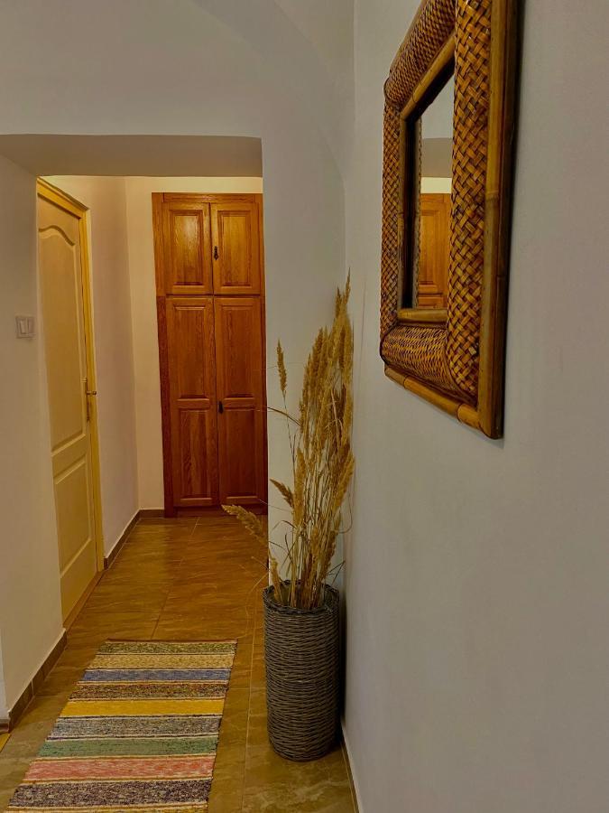 Апартаменты Grande Familia Apartman Эгер Экстерьер фото